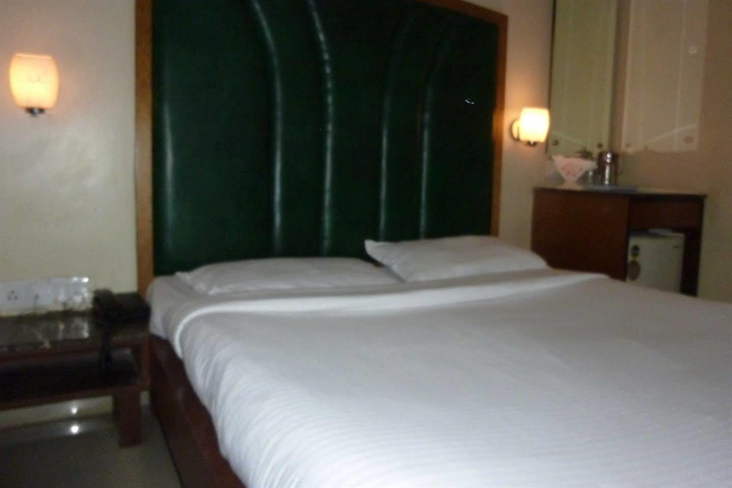 Hotel Park Shilton Mumbai Exterior photo
